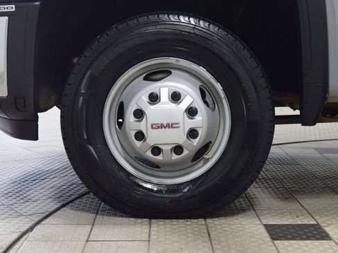 Used 2025 GMC Sierra 3500 Pro w/ Convenience Package image 17