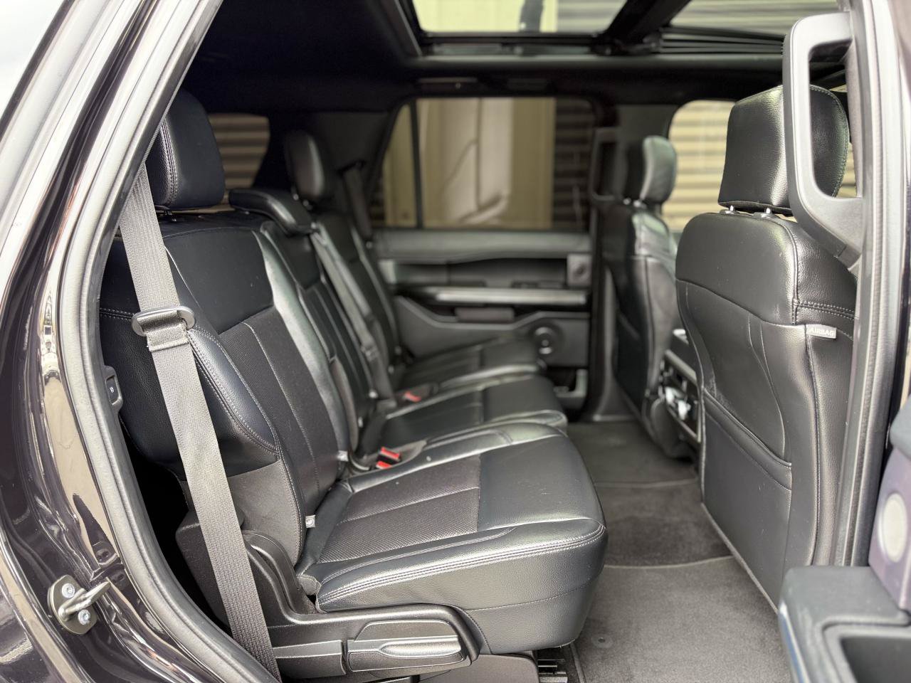 Used 2019 Ford Expedition XLT w/ Equipment Group 202A AWD/4WD image 19