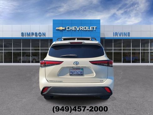 Used 2021 Toyota Highlander XLE FWD image 7