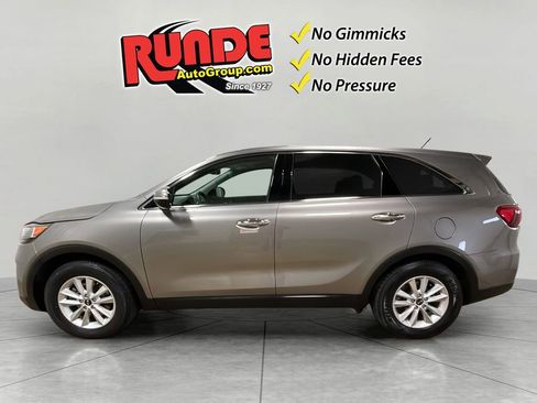 Used 2019 Kia Sorento FWD V6 image 2