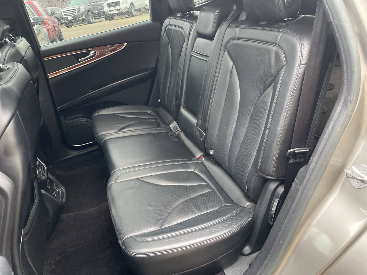 Used 2016 Lincoln MKX Reserve w/ Climate Package FWD image 18