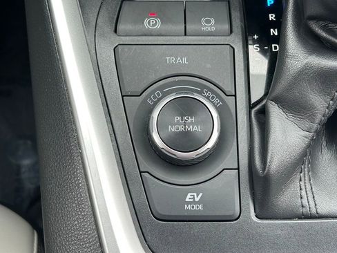 Used 2022 Toyota RAV4 XLE Premium image 29