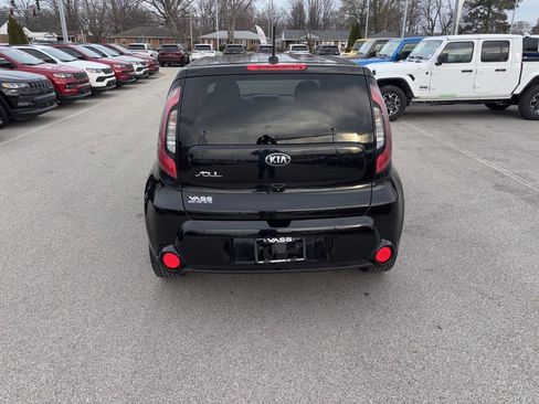 Used 2016 Kia Soul + image 4
