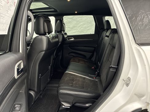 Used 2021 Jeep Grand Cherokee Laredo X image 12