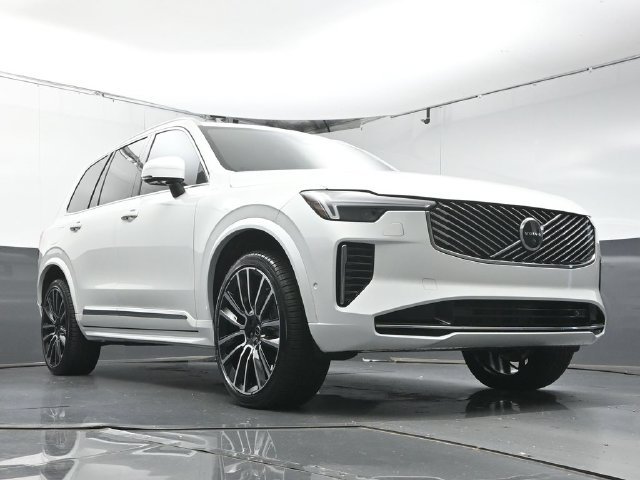 Used 2026 Volvo XC90 B6 Plus w/ Protection Package Premier AWD/4WD image 35
