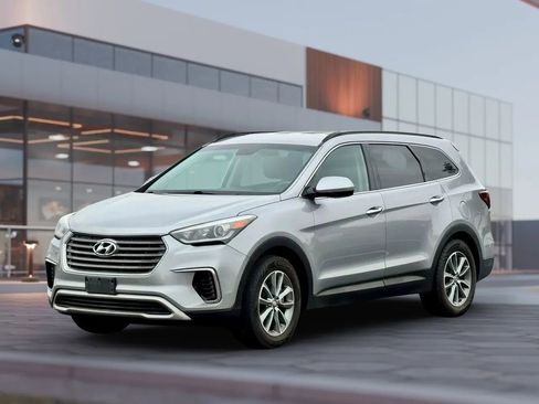 Used 2017 Hyundai Santa Fe SE image 4