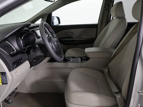 Used 2020 Kia Sedona LX image 23