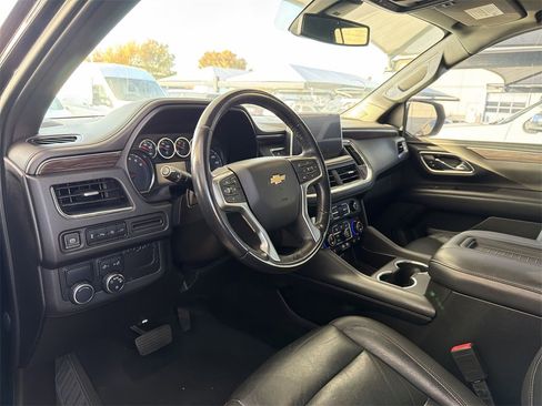 Used 2021 Chevrolet Suburban LT image 7