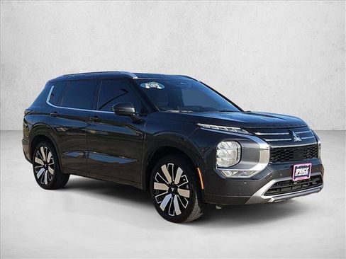 Used 2025 Mitsubishi Outlander SEL FWD image 3
