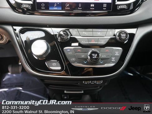 New 2025 Chrysler Voyager LX image 16