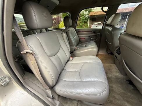 Used 2004 Cadillac Escalade AWD image 11