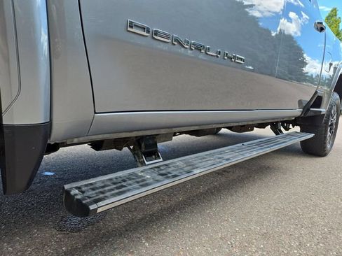 Used 2025 GMC Sierra 2500 Denali Ultimate AWD/4WD image 8