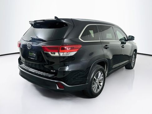 Used 2019 Toyota Highlander XLE FWD image 9