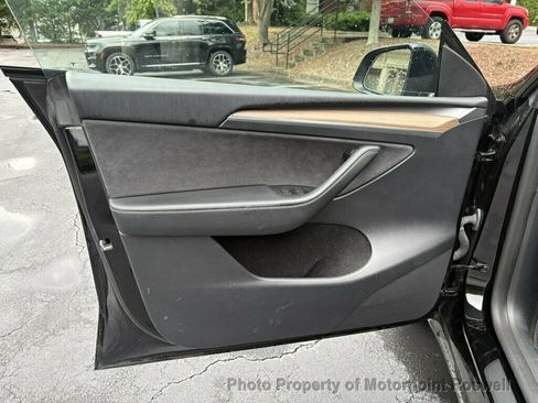 Used 2023 Tesla Model Y 2WD image 11