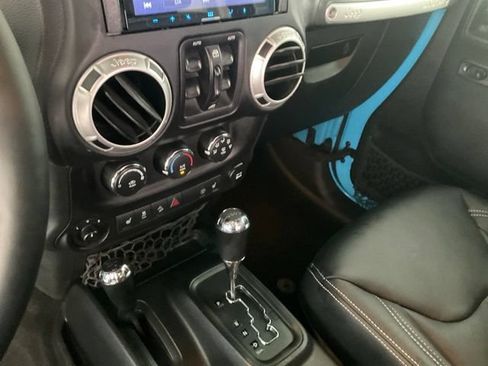 Used 2017 Jeep Wrangler Unlimited Sahara w/ Dual Top Group AWD/4WD image 10