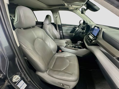 Used 2020 Toyota Highlander Limited AWD/4WD image 34
