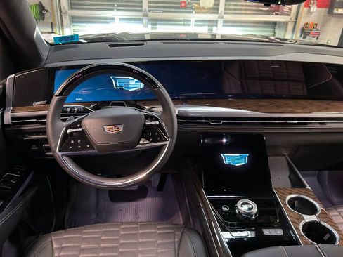 Used 2025 Cadillac Escalade ESV Sport Platinum image 10