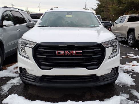 Used 2022 GMC Terrain SLE w/ Driver Convenience Package image 2