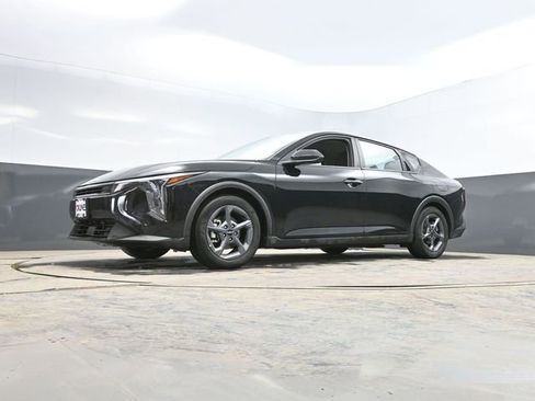 Used 2025 Kia K4 LXS image 48