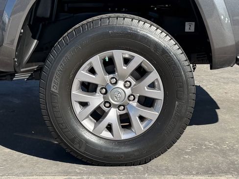 Used 2017 Toyota Tacoma SR5 image 12