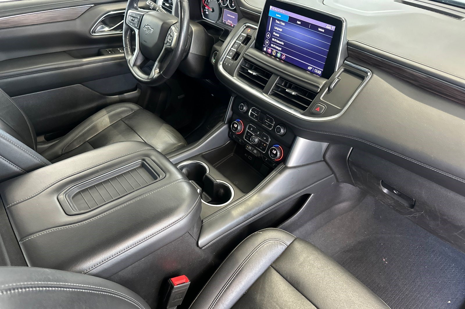 Used 2021 Chevrolet Tahoe Z71 w/ Luxury Package AWD/4WD image 20
