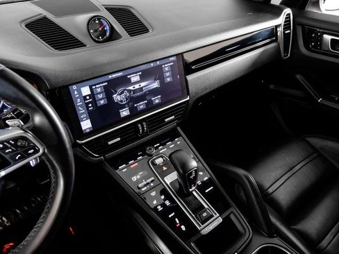Used 2019 Porsche Cayenne S image 22