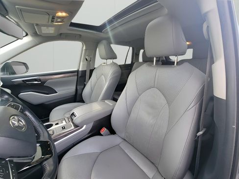 Used 2021 Toyota Highlander Limited image 16