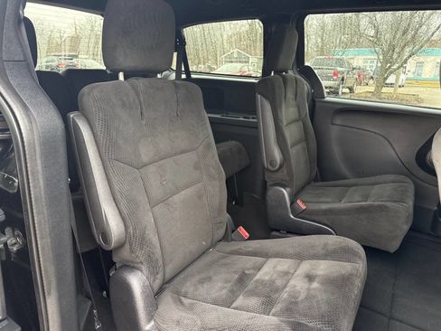 Used 2016 Dodge Grand Caravan SE image 24