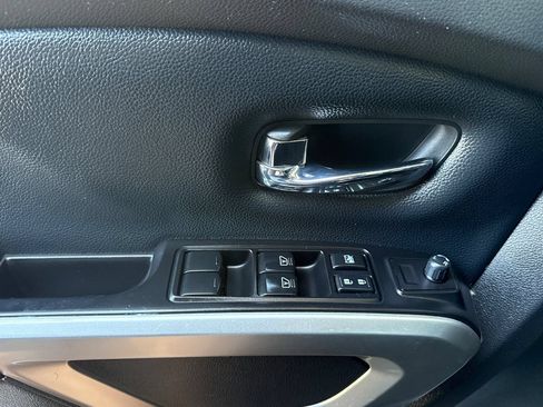 Used 2017 Nissan Titan SL AWD/4WD image 10