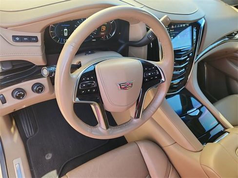 Used 2018 Cadillac Escalade Platinum image 10