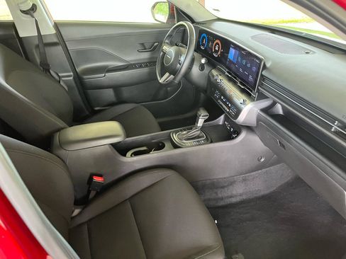 Used 2025 Hyundai Kona SEL FWD image 12