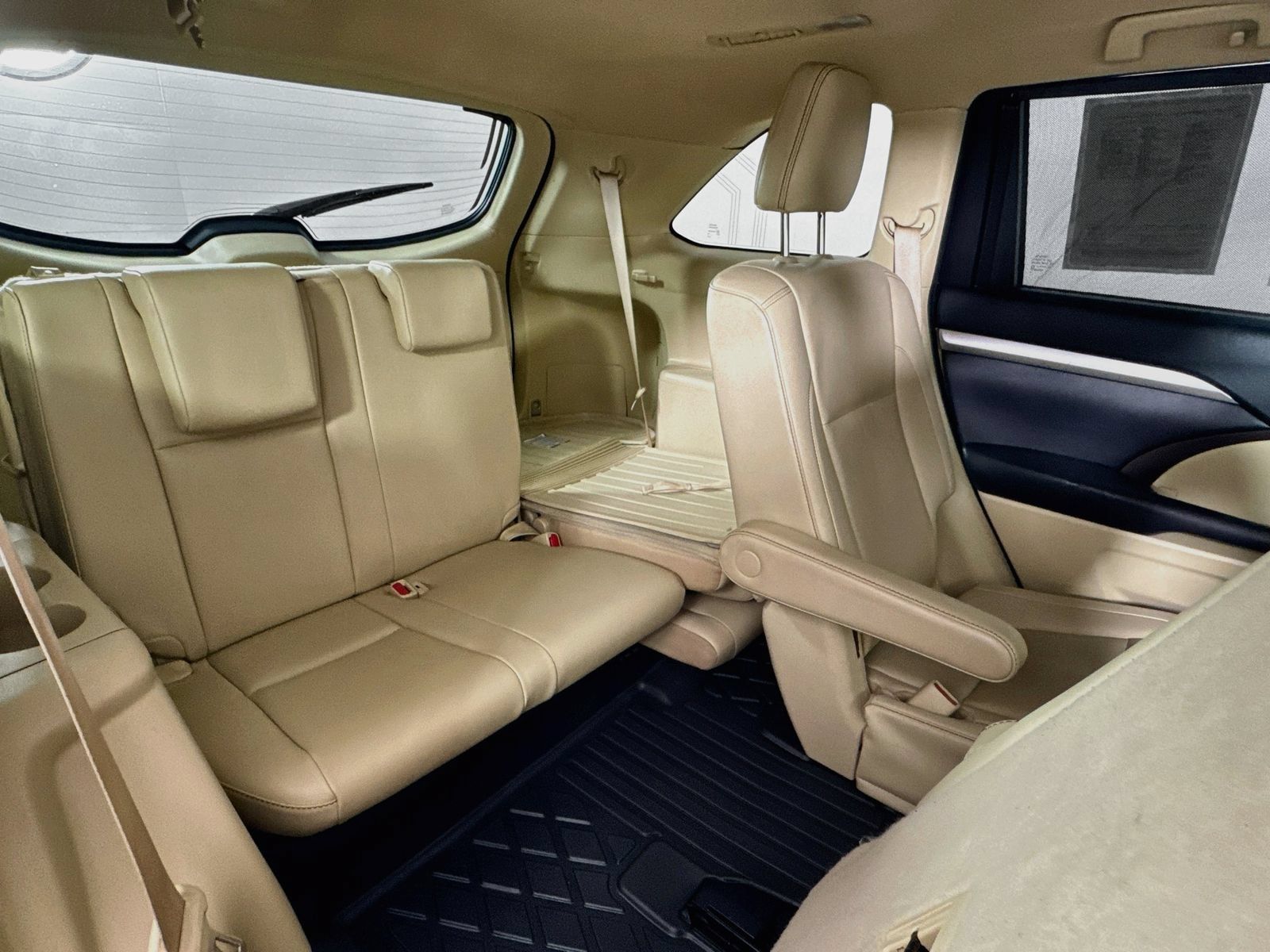 Used 2019 Toyota Highlander XLE AWD/4WD image 29
