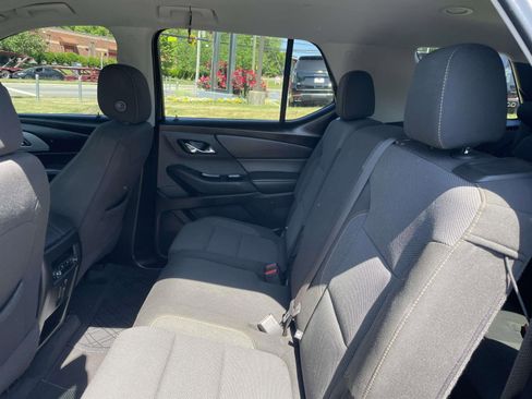 Used 2021 Chevrolet Traverse LS image 15