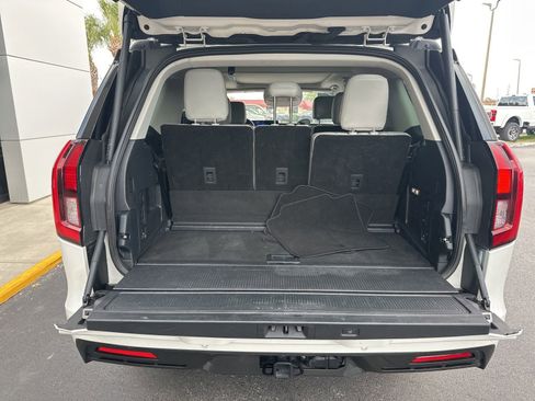 Used 2025 Ford Expedition Active AWD/4WD image 10