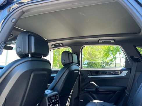 Certified 2025 Porsche Cayenne E-Hybrid AWD/4WD image 23