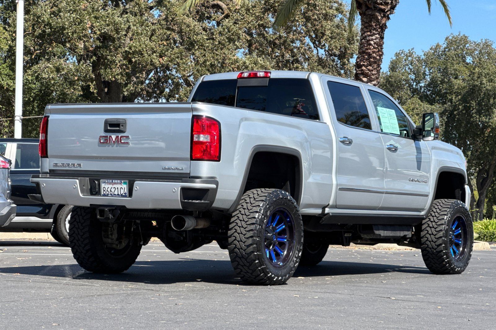 Used 2019 GMC Sierra 2500 Denali w/ Duramax Plus Package AWD/4WD image 3