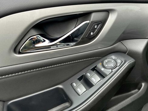 Certified 2023 Chevrolet Traverse LT w/ Rear Camera Mirror Package image 22