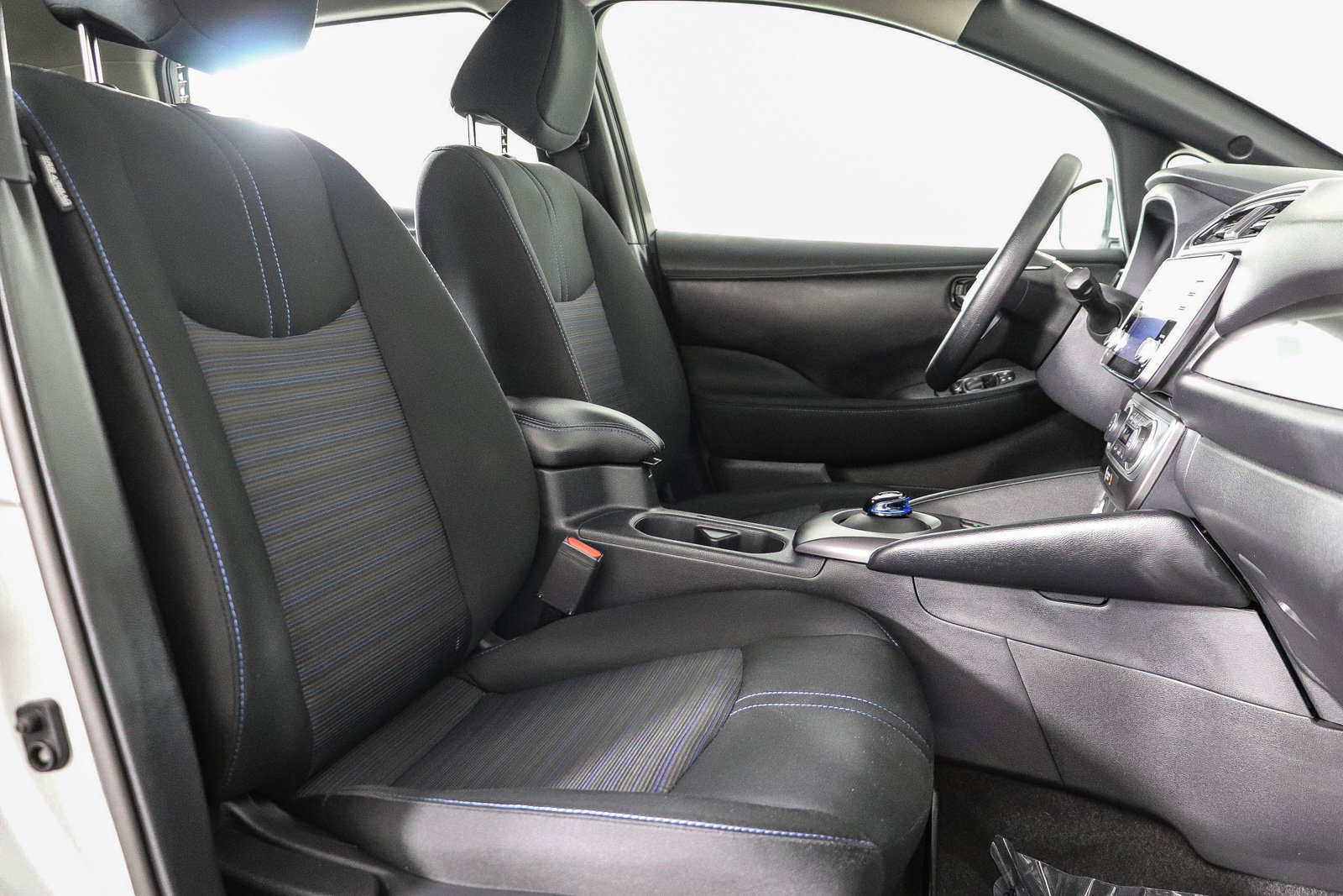 Used 2025 Nissan Leaf S FWD image 17
