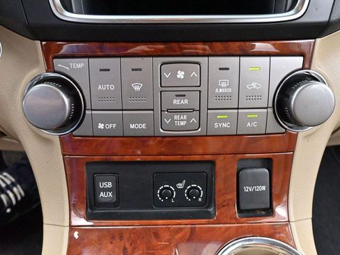 Used 2013 Toyota Highlander Limited FWD image 23