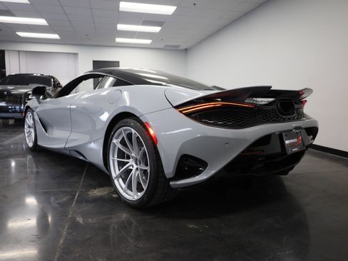 Used 2025 McLaren 750S image 4