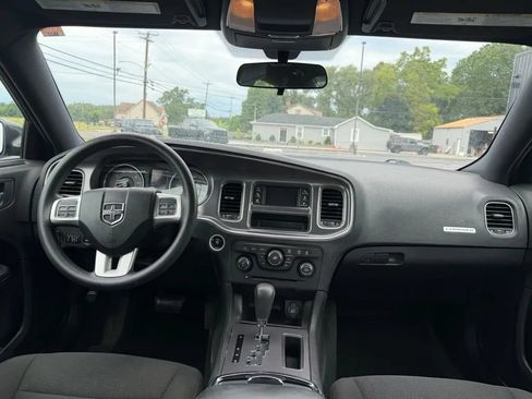 Used 2013 Dodge Charger SE RWD image 9