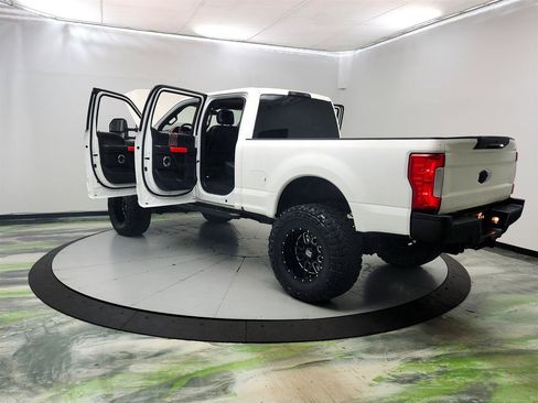 Used 2017 Ford F250 Lariat w/ Lariat Ultimate Package AWD/4WD image 12