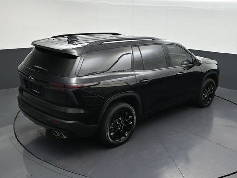 Used 2023 Chevrolet Traverse LT FWD image 18