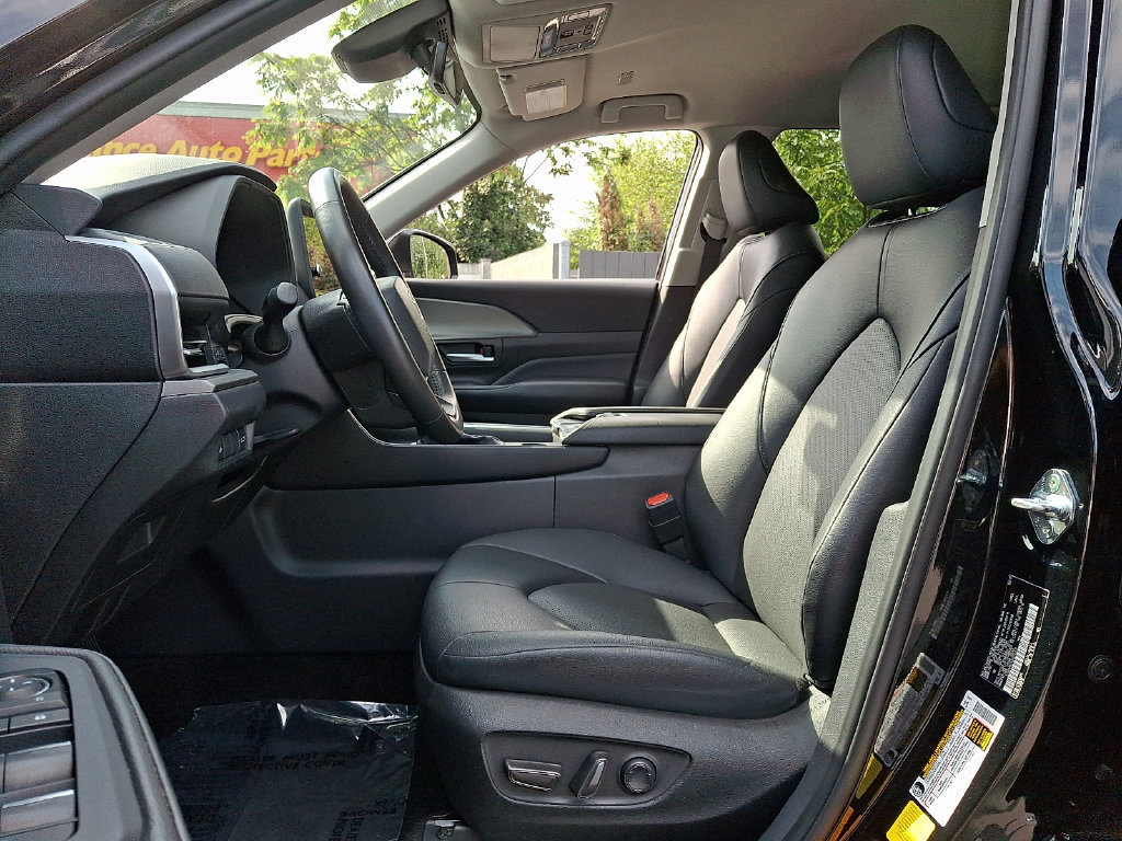 Certified 2025 Toyota Grand Highlander FWD image 14