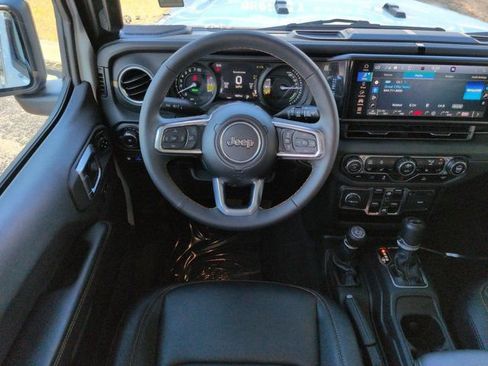 Used 2024 Jeep Wrangler Unlimited Sahara AWD/4WD image 15