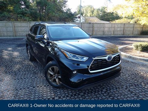 Used 2023 Toyota Highlander Bronze Edition image 3