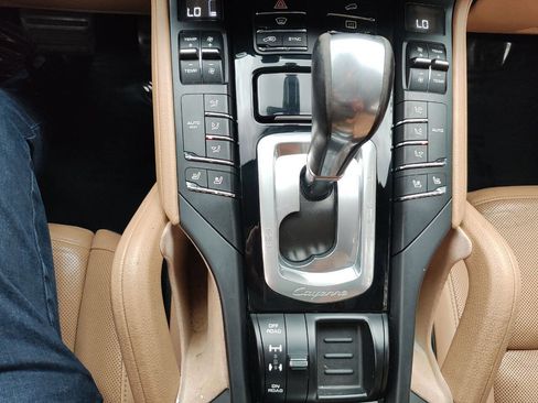 Used 2016 Porsche Cayenne image 34