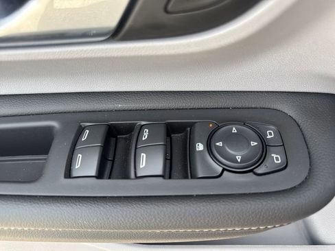 Used 2024 GMC Terrain SLE FWD image 18