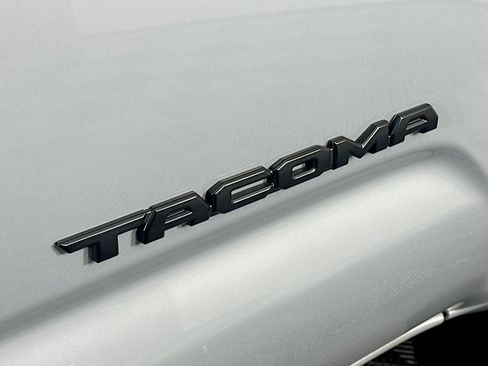 Used 2021 Toyota Tacoma TRD Off-Road image 32