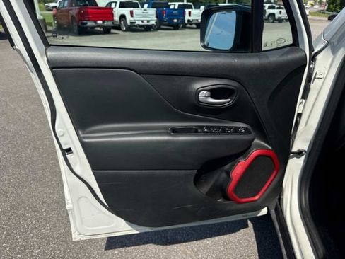 Used 2023 Jeep Renegade Trailhawk AWD/4WD image 25